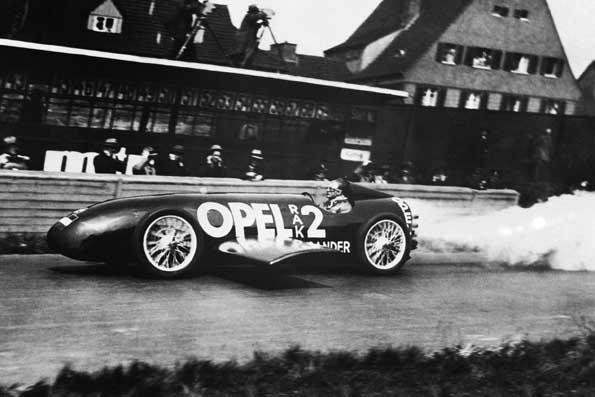 El primer colombiano en la F1 fue un Opel 4