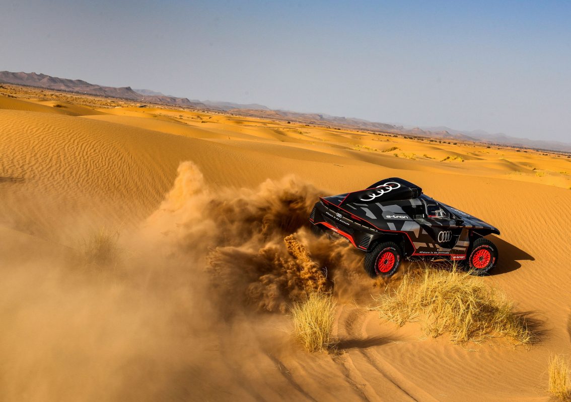 Audi prueba su vehículo Dakar en Marruecos