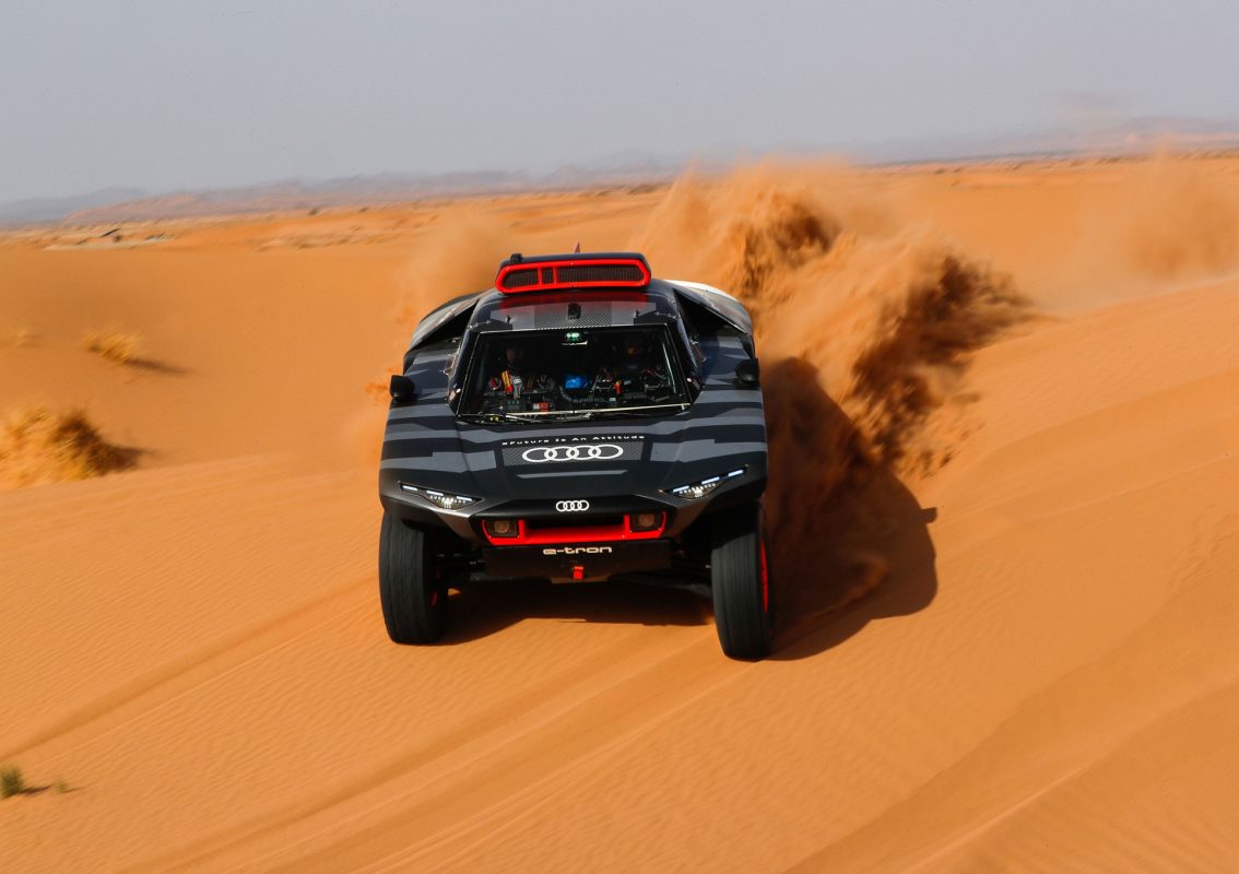 Audi prueba su vehículo Dakar en Marruecos 1