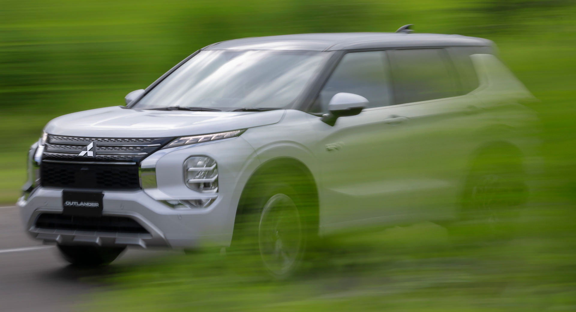 El Mitsubishi Outlander PHEV muestra su cara