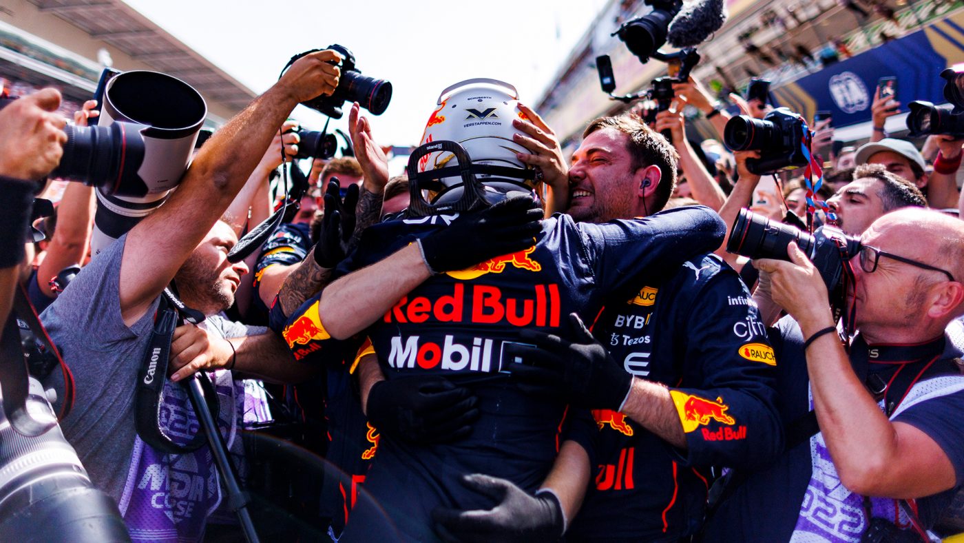 Verstappen wins in Spain to take title lead