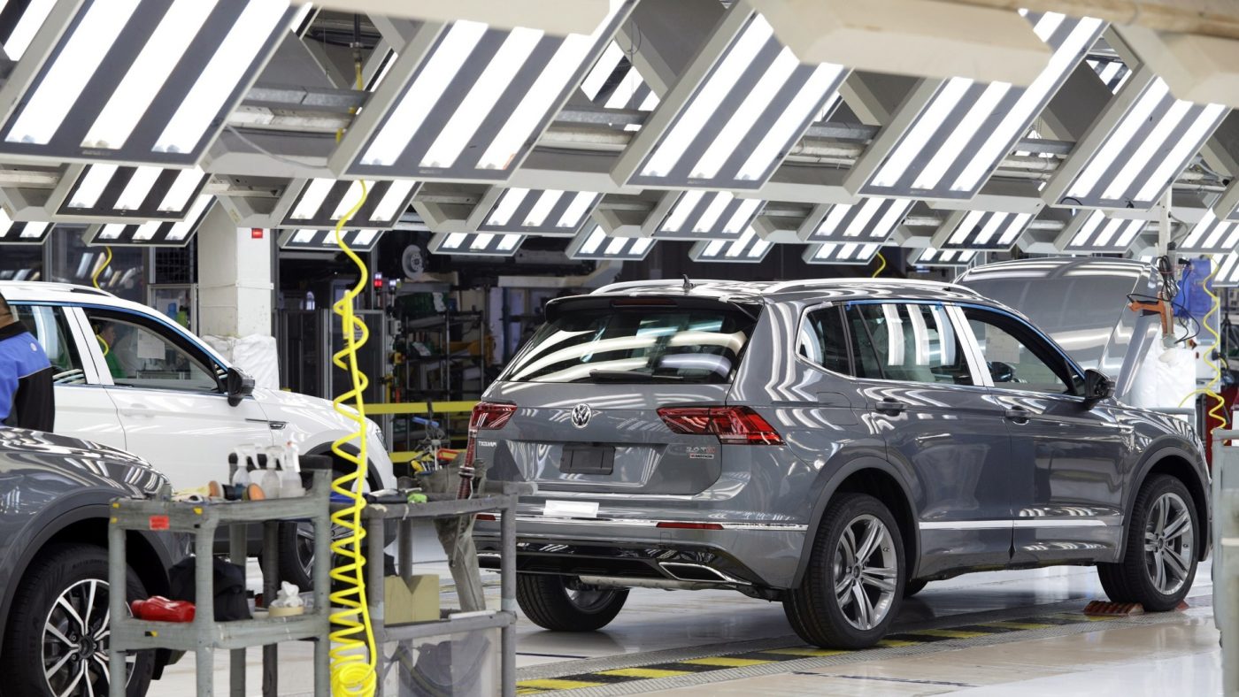 VW pagará a trabajadores que renuncien a su planta en Rusia