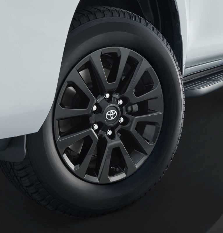 Toyota Land Cruiser Prado Matte Black Edition se lanza en Japón