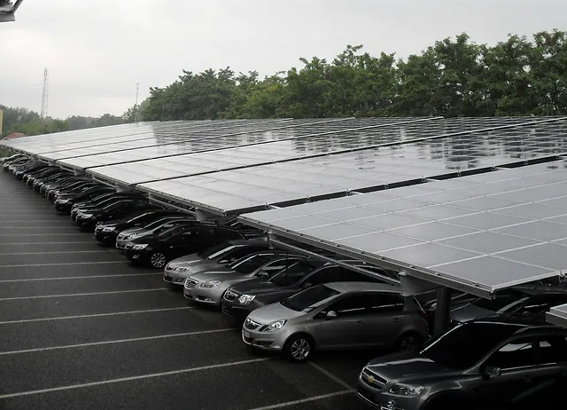 Parqueaderos en Francia deben tener techos solares