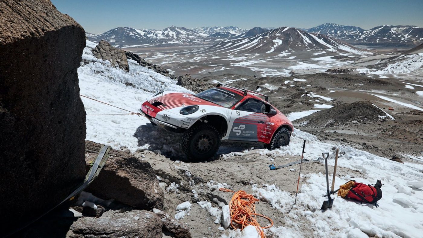 Dos Porsche 911 conquistan el volcán más alto del mundo