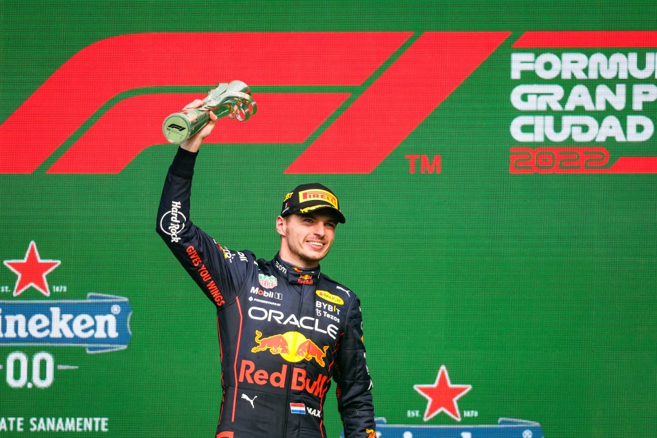Verstappen cruises to record-breaking 14th victory of season  1