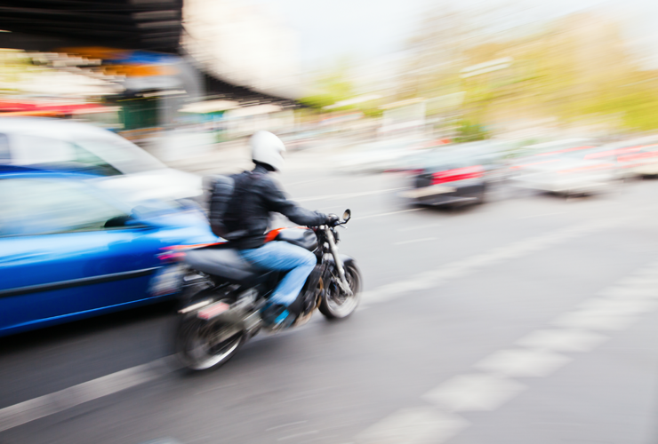 Cuatro de cada diez motociclistas violan los limites de velocidad