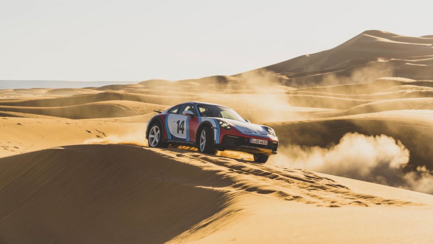 Porsche lanza decoraciones históricas para el 911 Dakar