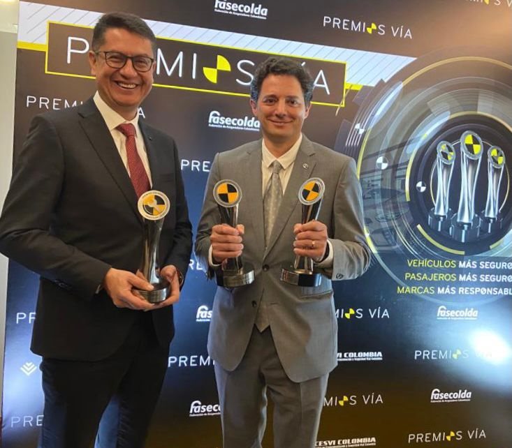 Dos galardones recibió Toyota en los Premios Vía 2023