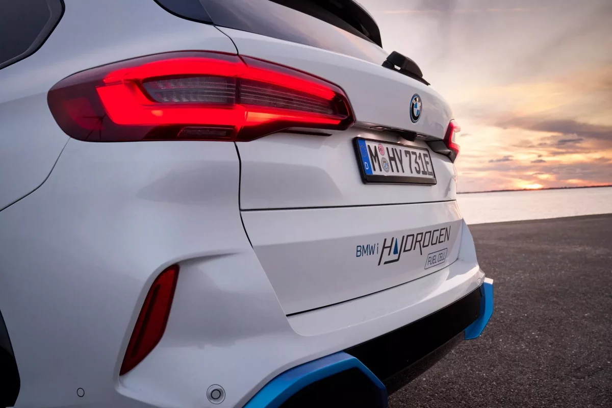 BMW lanza flota piloto de iX5 Hydrogen