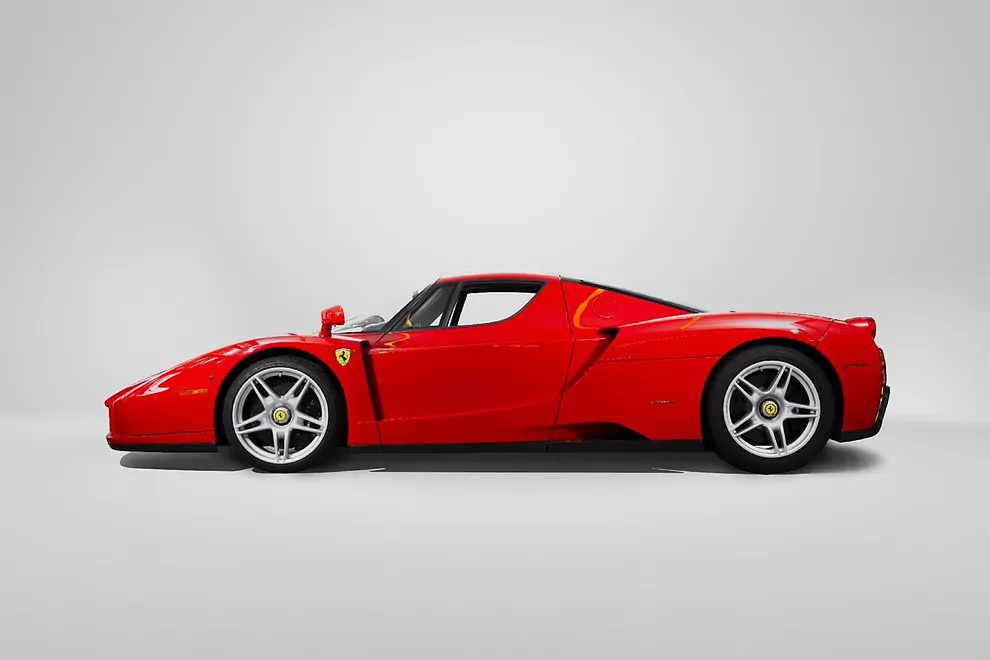 Alonso pone a la venta su Ferrari Enzo 2