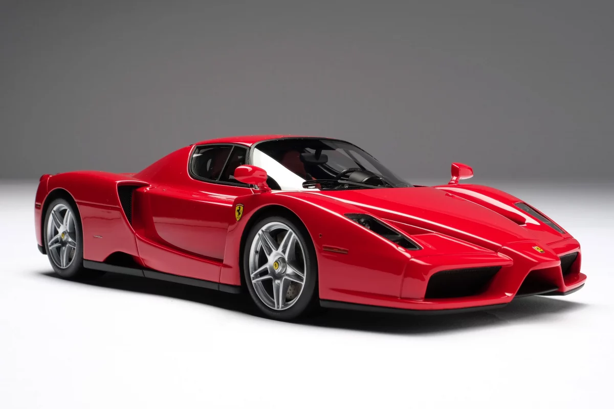 Alonso pone a la venta su Ferrari Enzo 2