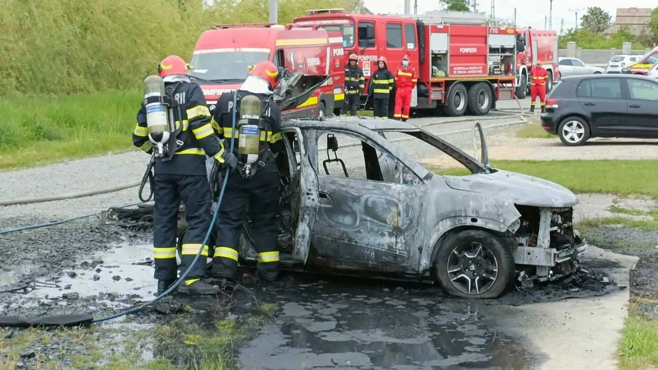 Renault investiga el incendio de un Kwid eléctrico 6