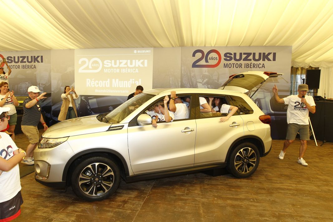 A la Suzuki Vitara le caben 23 personas 1