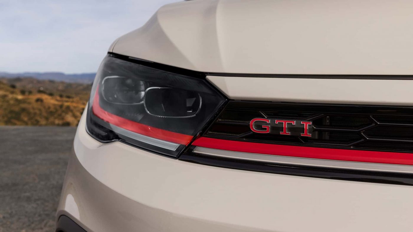 Volkswagen renueva su legendaria insignia GTI 12