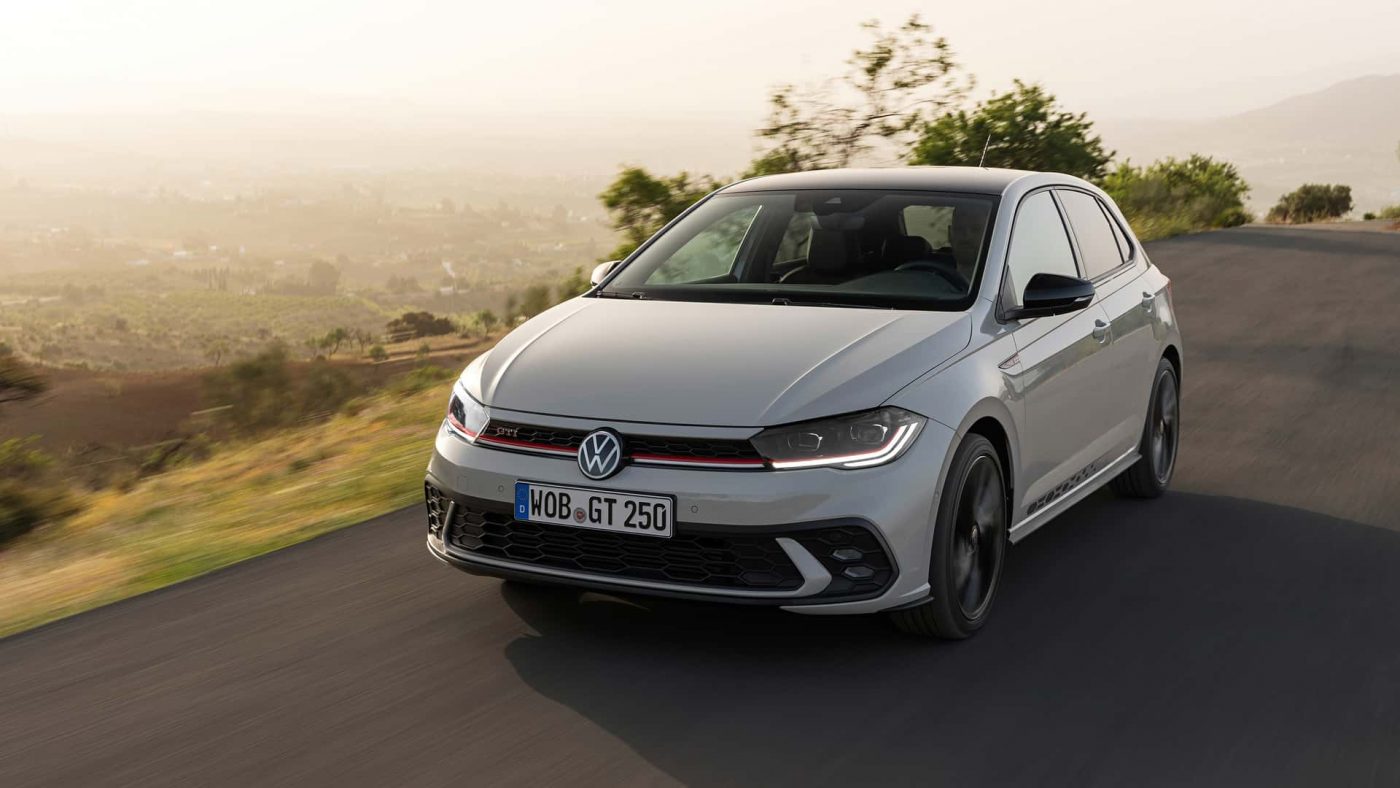 Volkswagen renueva su legendaria insignia GTI 5