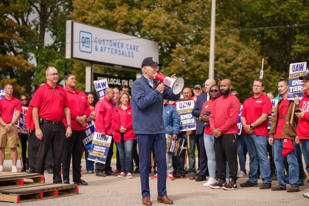 Presidente Biden acompaña la protesta de la UAW contra las fábricas automotrices 3