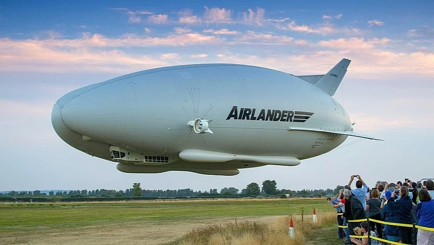 Airlander "Flying Bum", zeppelin que será una bestia militar 1