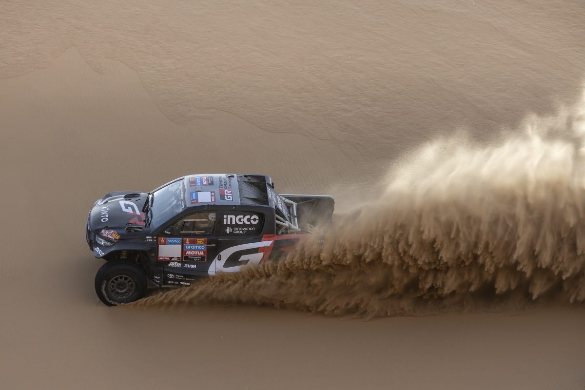 Una renovada Toyota Hilux defenderá su corona en el Dakar 3