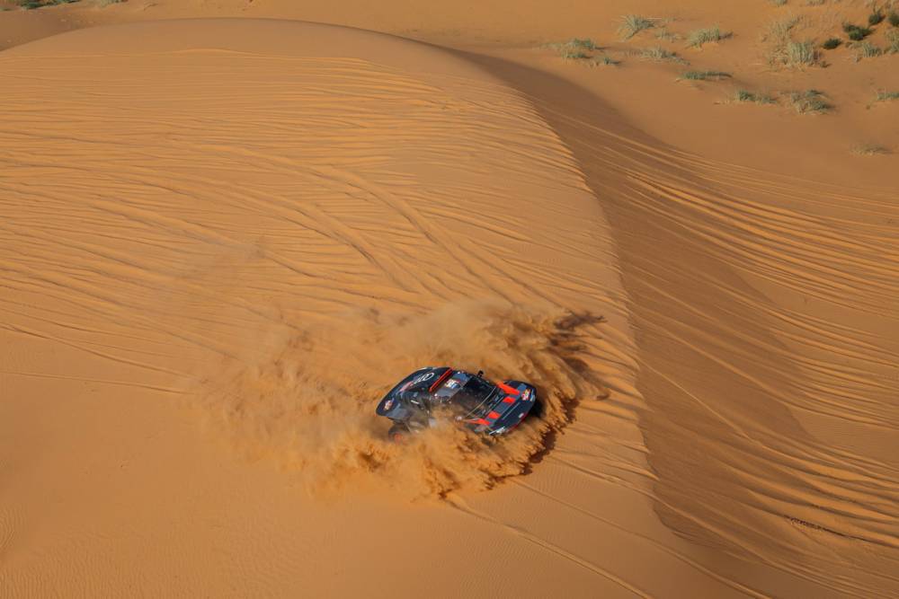 Loeb se perdió y Audi no afloja en el Dakar 3