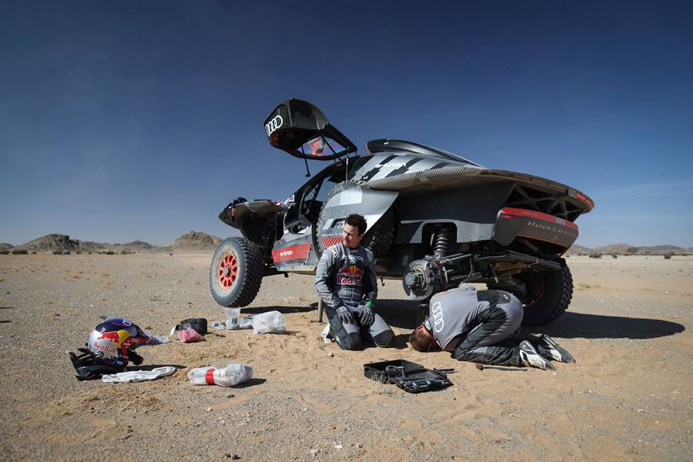 Loeb comenzó a asustar en el Dakar 5