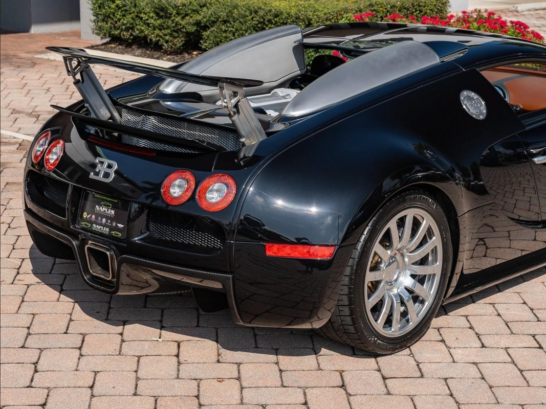 Compre un Bugatti y llévese un Rolls-Royce gratis 2