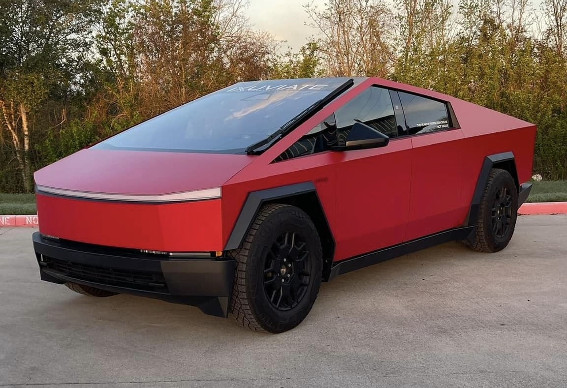 La Tesla Cybertruck se viste de Ferrari 11